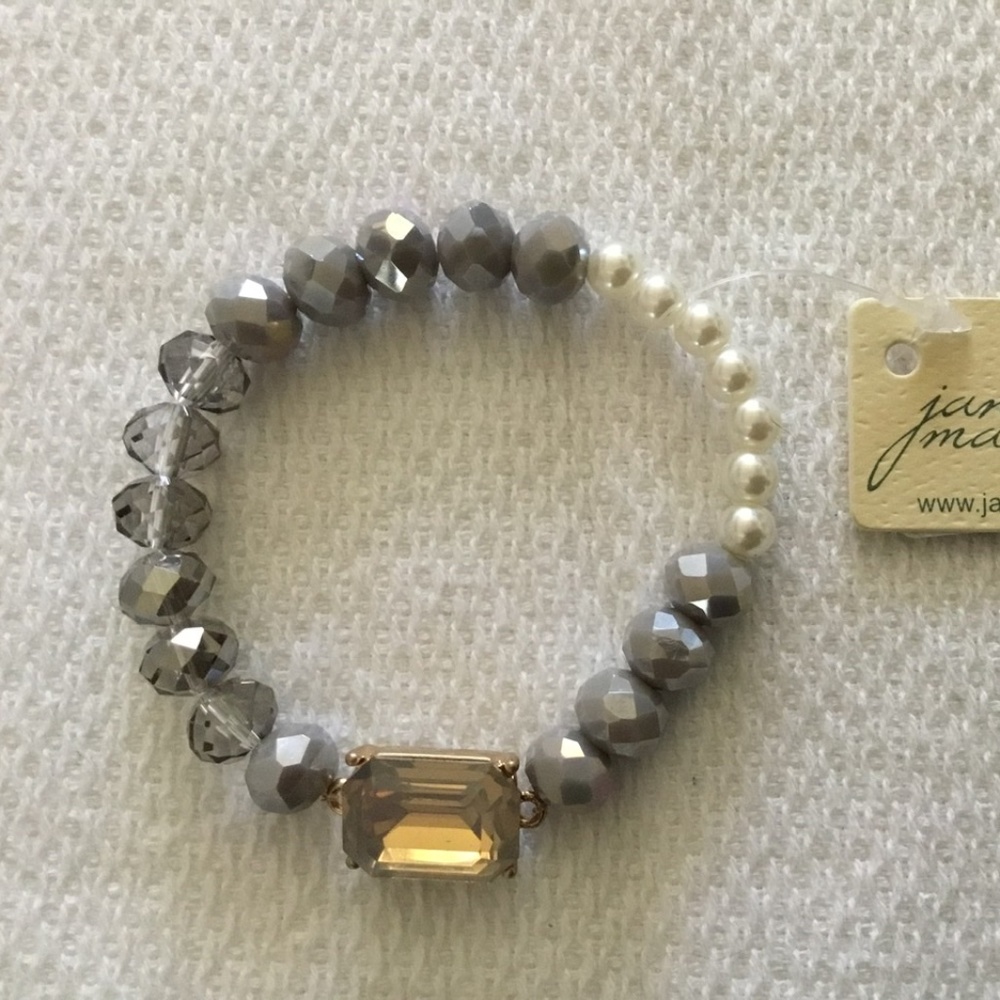 Gray and pearl bracelet